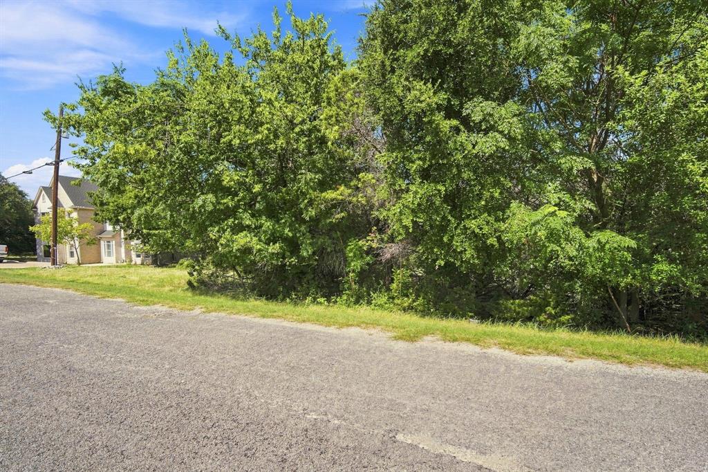 16046 Faircrest Drive Property Photo 2