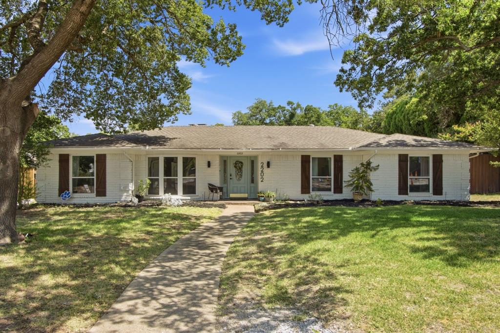 2202 Custer Parkway Property Photo 1