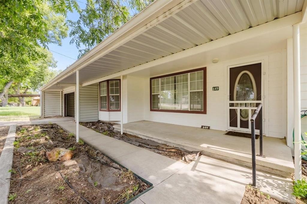 649 E Short Avenue Property Photo 3