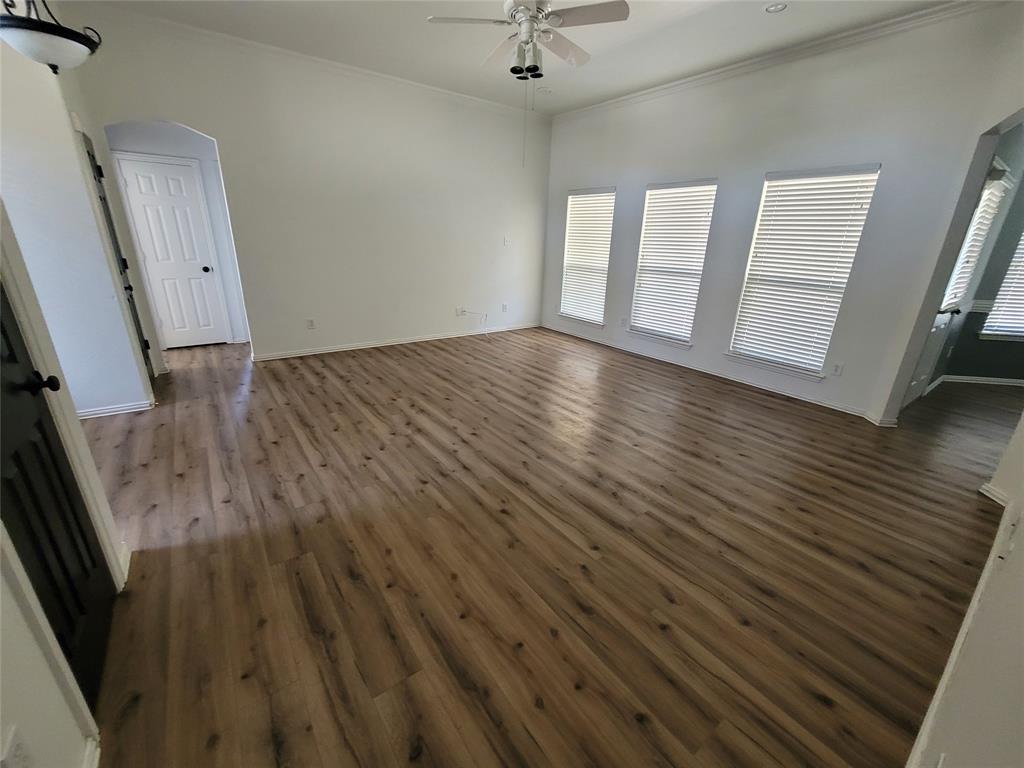 205 Willow Creek Drive Property Photo 3