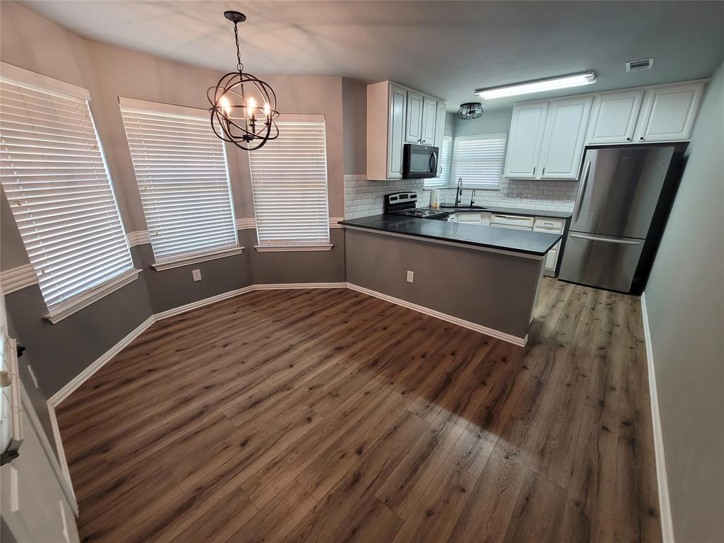 205 Willow Creek Drive Property Photo 4