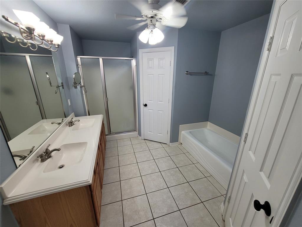 205 Willow Creek Drive Property Photo 7