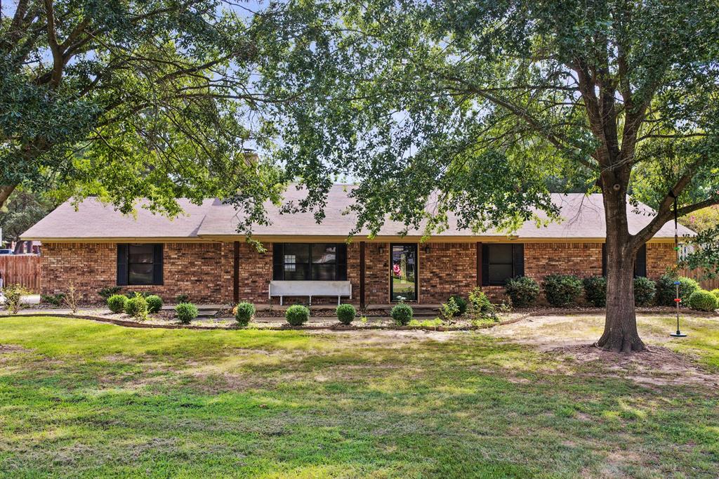 419 County Road 4164 Property Photo 1