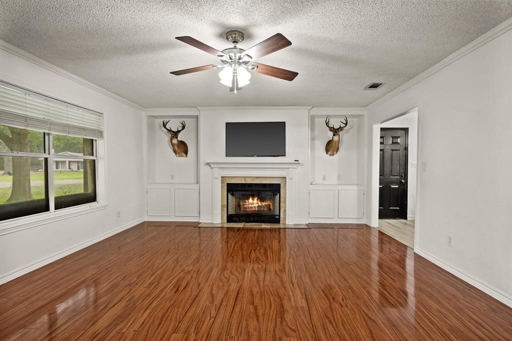 419 County Road 4164 Property Photo 5