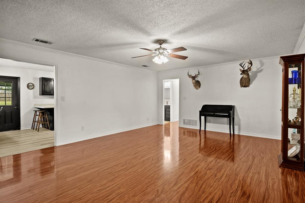 419 County Road 4164 Property Photo 8