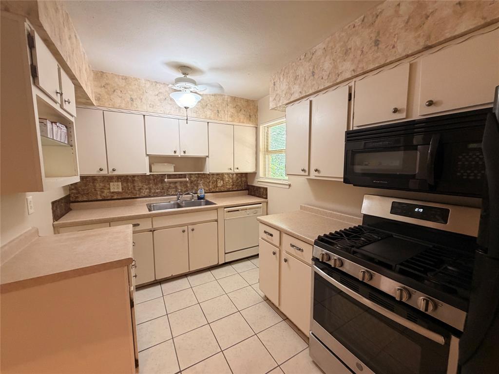 825 Bryan Drive Property Photo 10