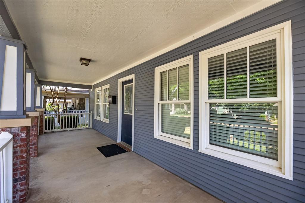 2205 College Avenue Property Photo 4