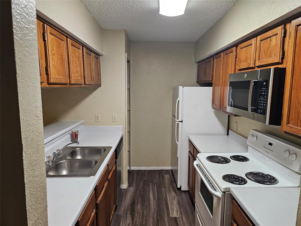 9605 Walnut Street 12105 Property Photo 3