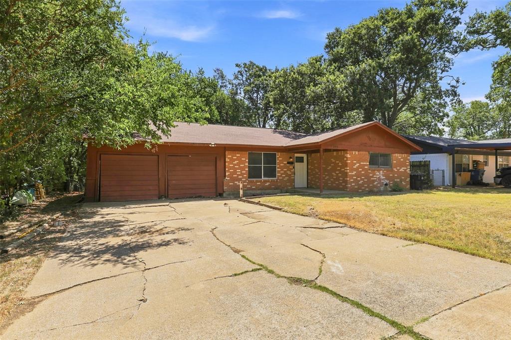 108 N Imperial Drive Property Photo 3