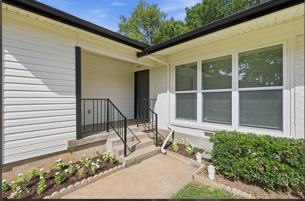 810 N Carrier Parkway Property Photo 6