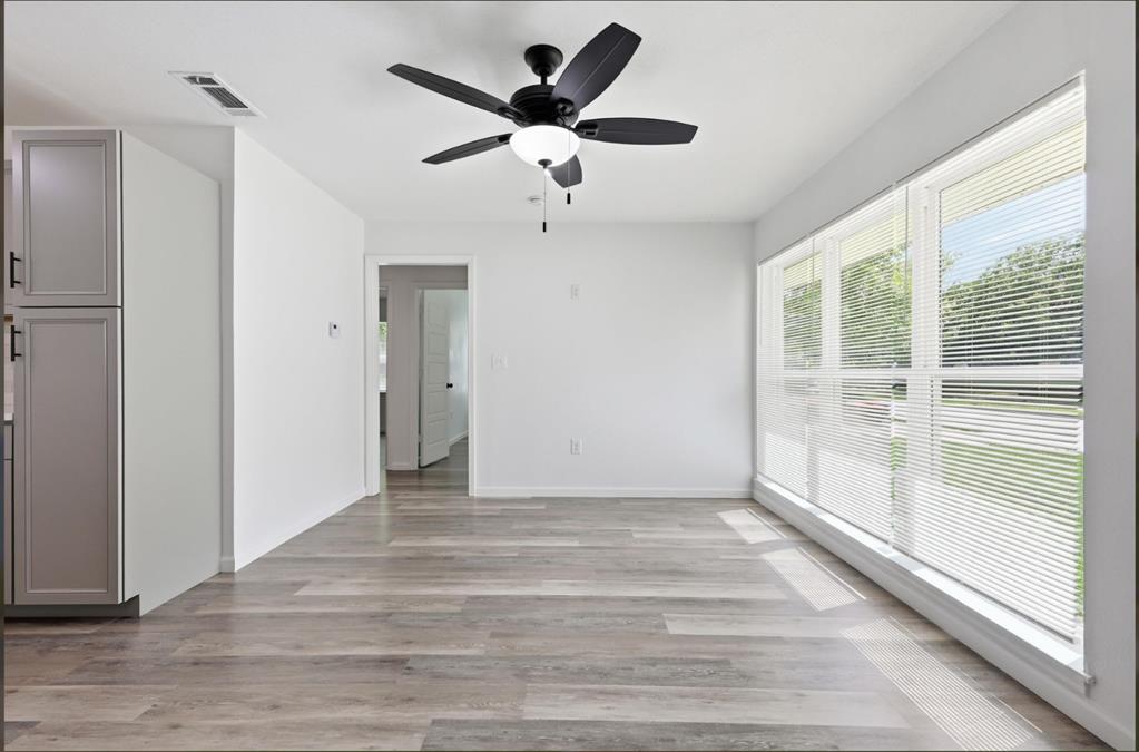810 N Carrier Parkway Property Photo 11