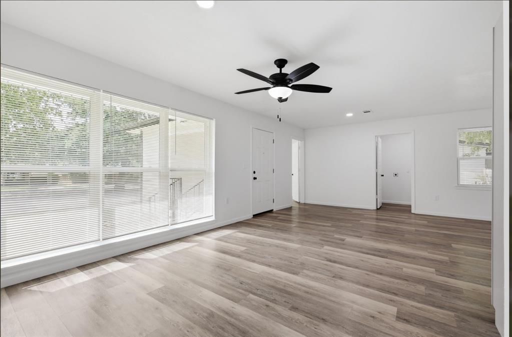 810 N Carrier Parkway Property Photo 13