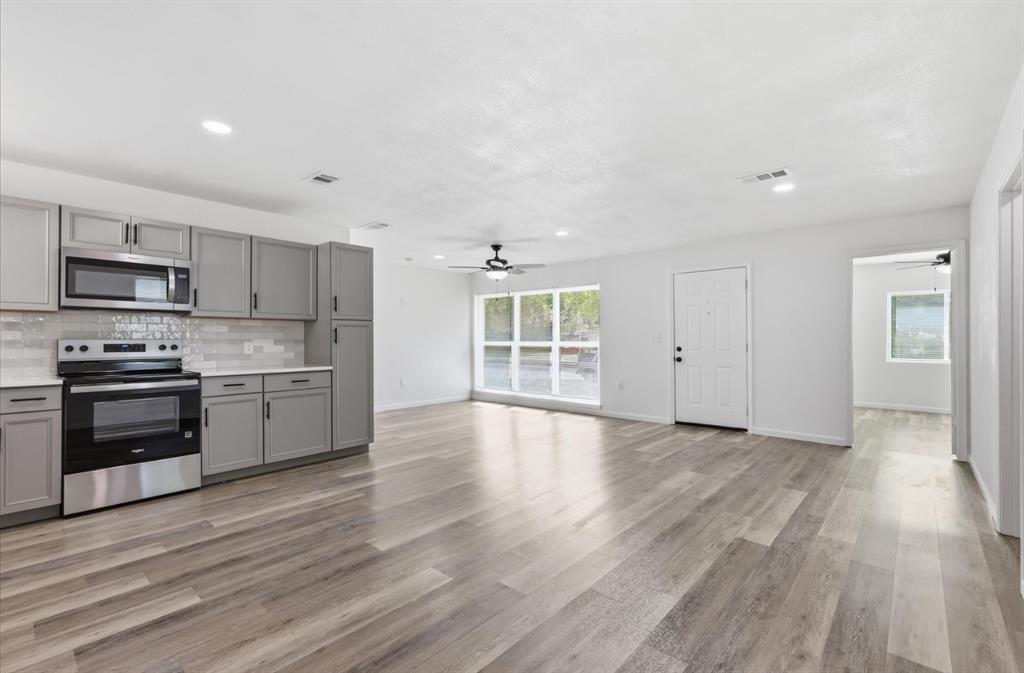 810 N Carrier Parkway Property Photo 15