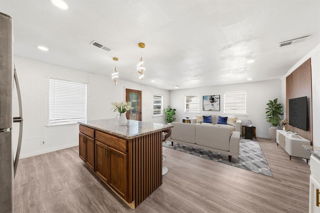 7923 S Nassau Circle Property Photo 4