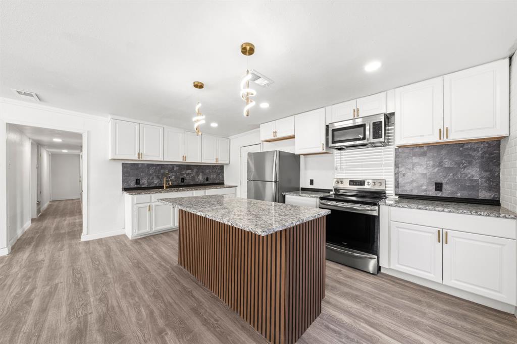 7923 S Nassau Circle Property Photo 8