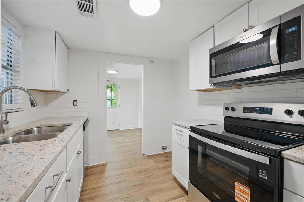 906 E Houston Street Property Photo 4