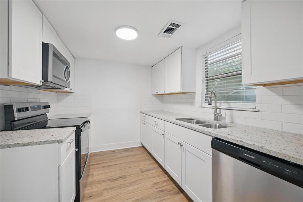 906 E Houston Street Property Photo 5