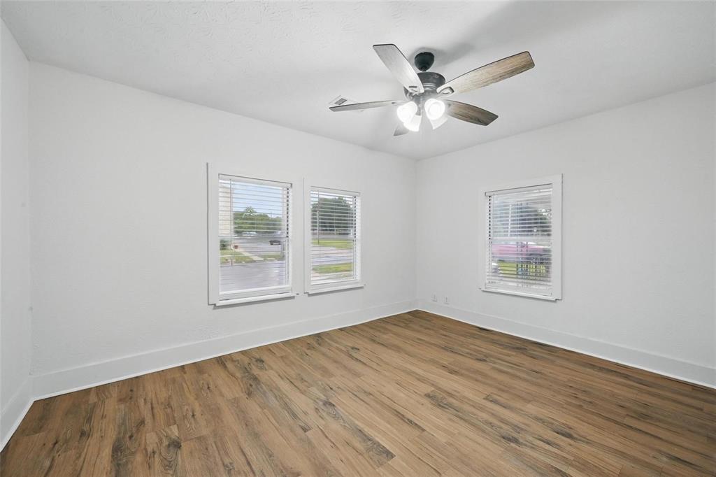 906 E Houston Street Property Photo 8