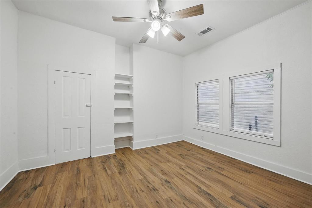 906 E Houston Street Property Photo 12