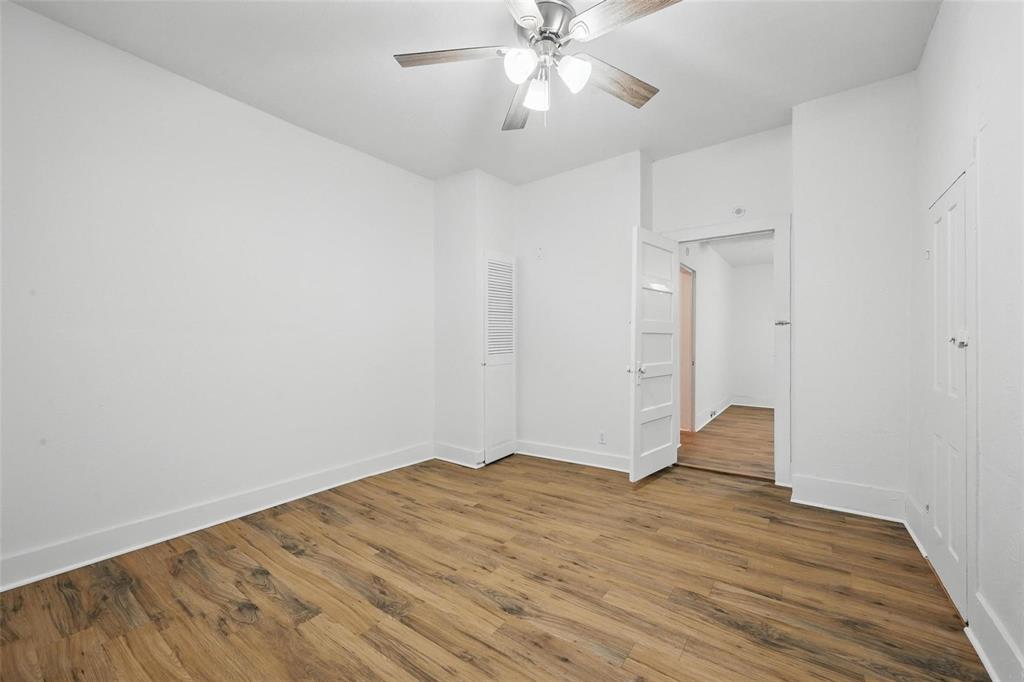 906 E Houston Street Property Photo 13