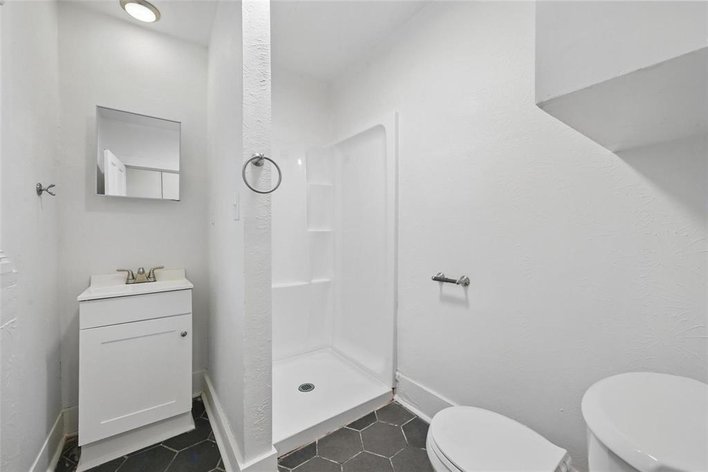 906 E Houston Street Property Photo 19