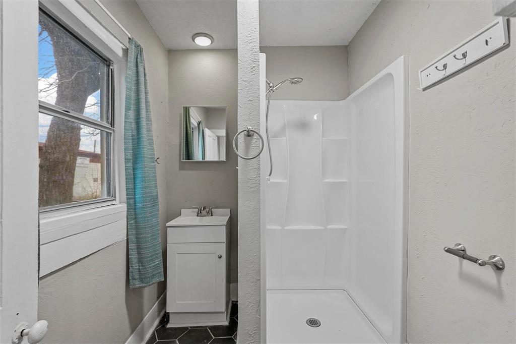 906 E Houston Street Property Photo 20
