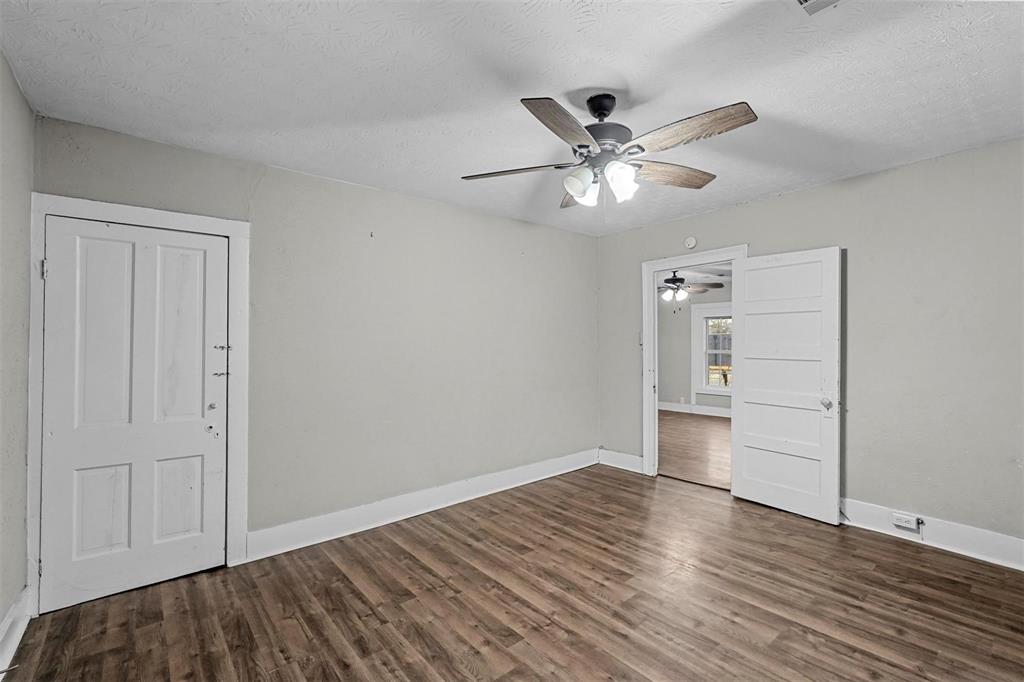 906 E Houston Street Property Photo 22