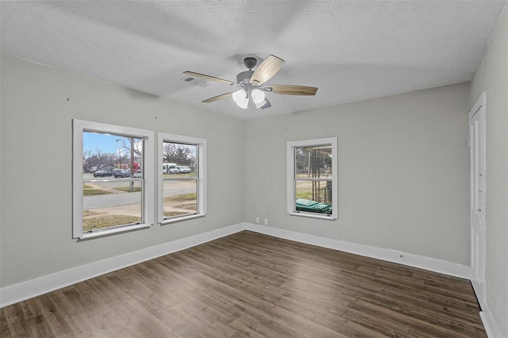 906 E Houston Street Property Photo 23