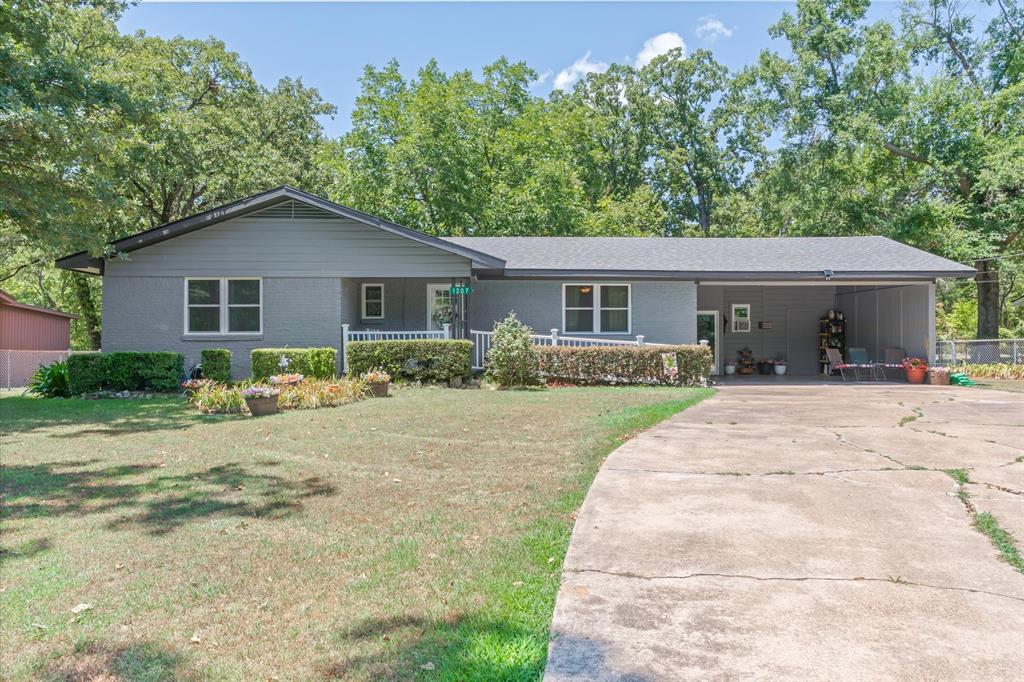 1207 Lakeside Drive Property Photo 1