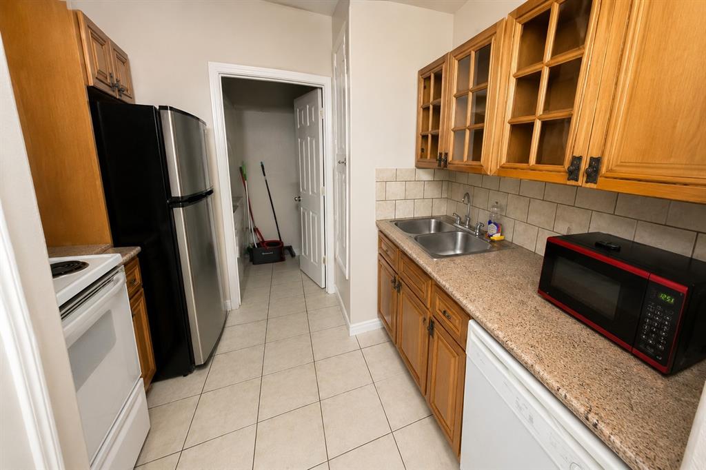 711 Thompson Drive Property Photo 5