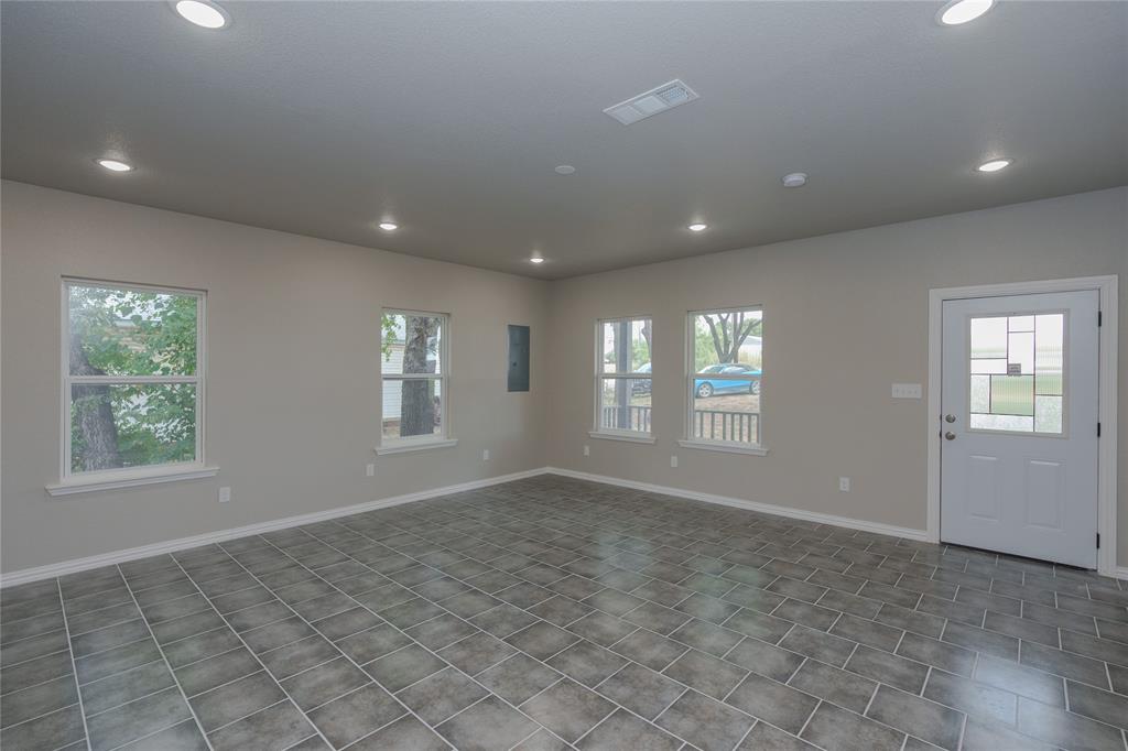 404 Campbell Street Property Photo 6