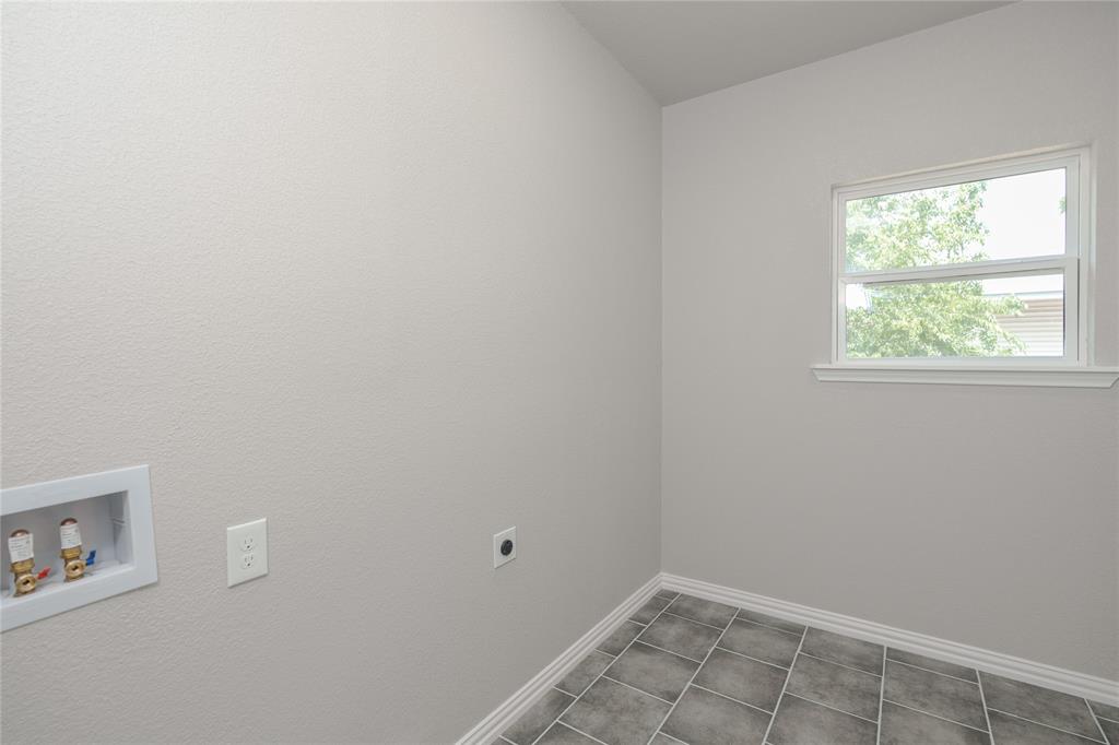 404 Campbell Street Property Photo 9