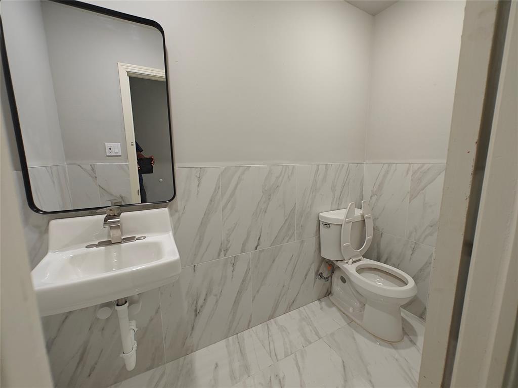 704 Drexel Property Photo 19
