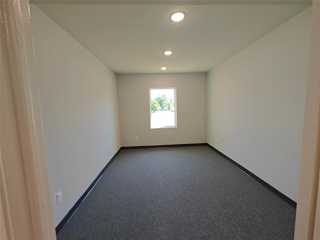 704 Drexel Property Photo 21