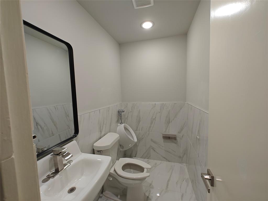 704 Drexel Property Photo 22