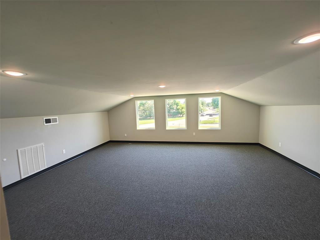 704 Drexel Property Photo 24