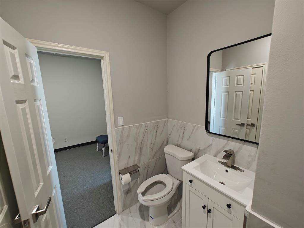 704 Drexel Property Photo 32