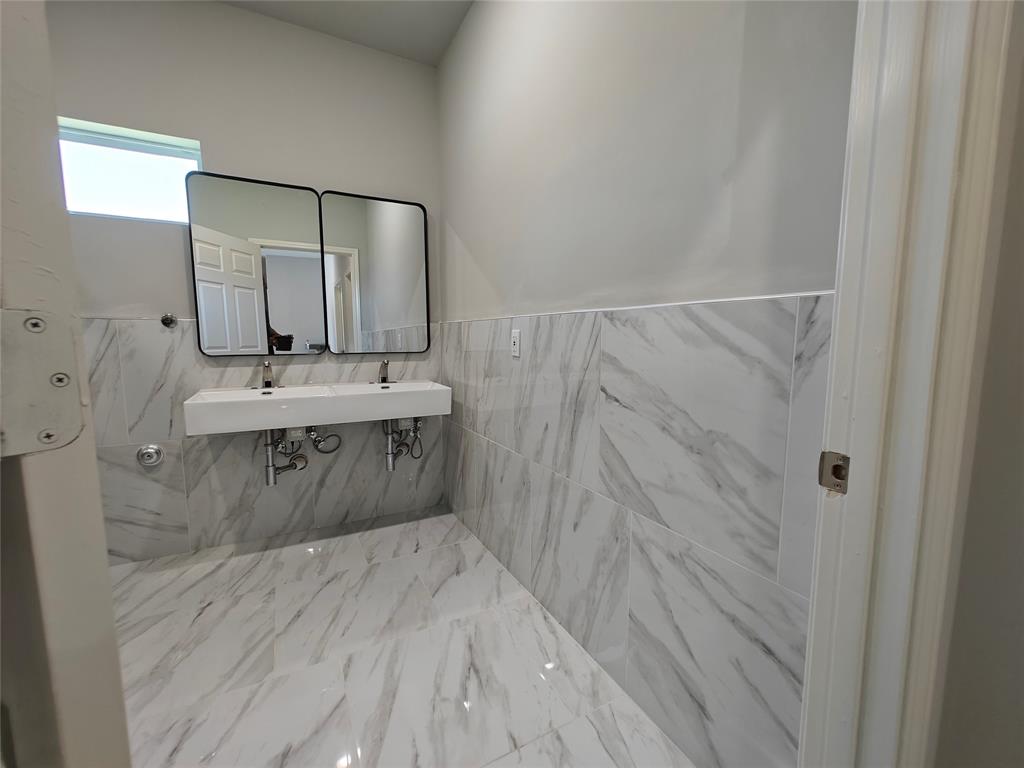 704 Drexel Property Photo 34