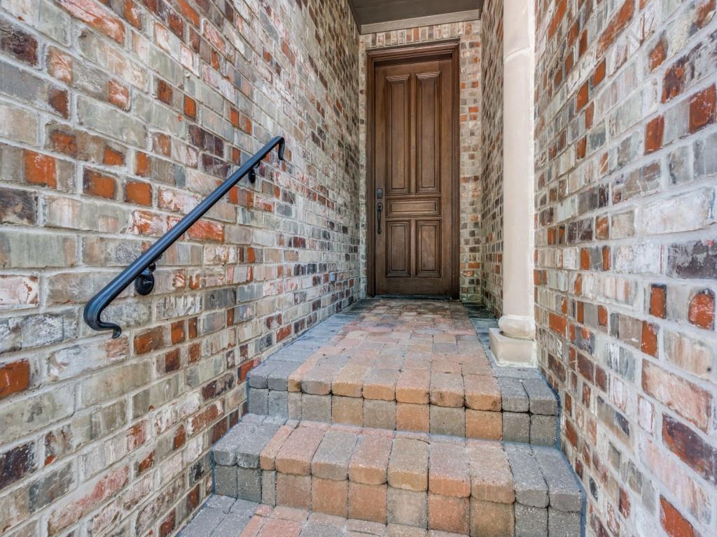736 Rockingham Drive Property Photo 3