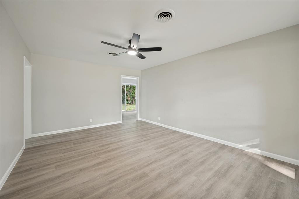 800 Sherwood Drive Property Photo 14