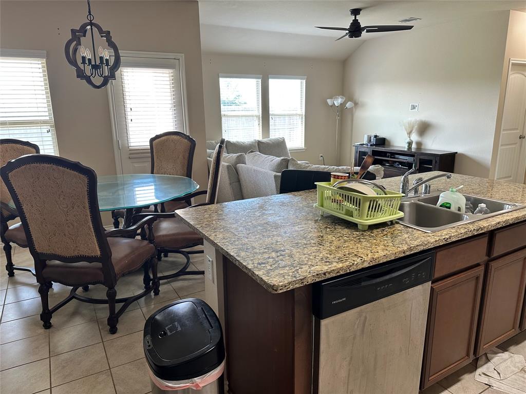 915 Quartz Trail Property Photo 4