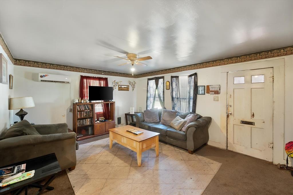 712 W Dye Street Property Photo 4