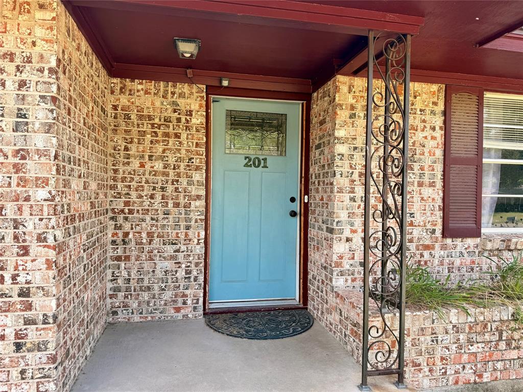 201 Collins Drive Property Photo 2