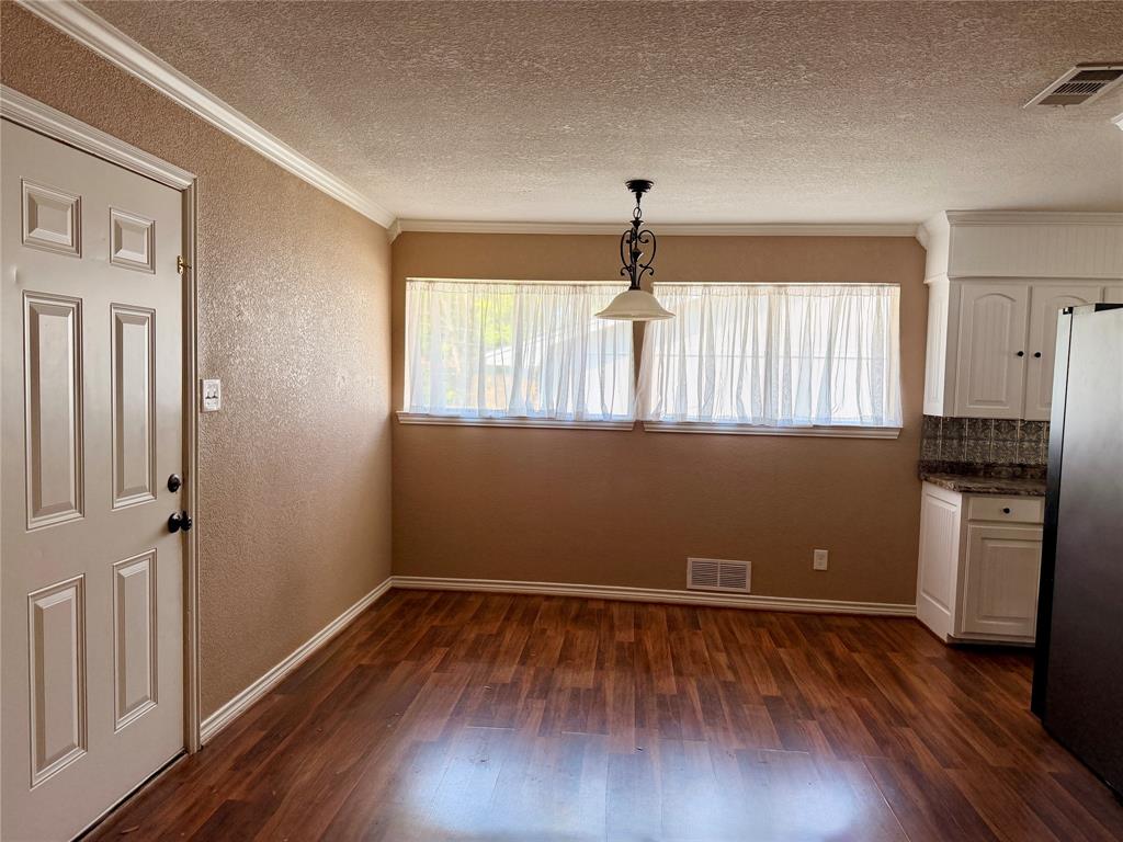 201 Collins Drive Property Photo 5