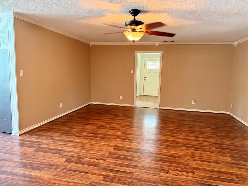 201 Collins Drive Property Photo 6