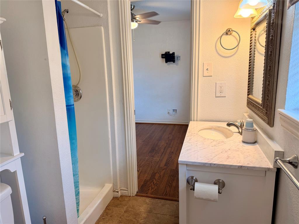 201 Collins Drive Property Photo 10