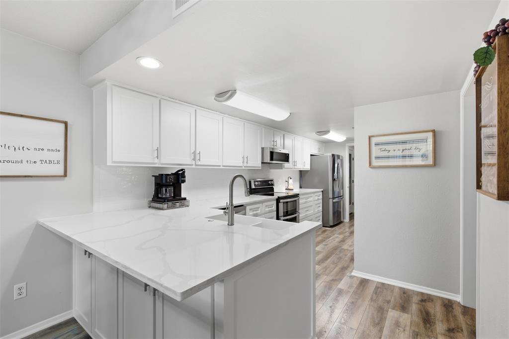 2923 Shady Knoll Lane Property Photo 10