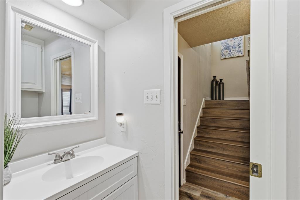 2923 Shady Knoll Lane Property Photo 14