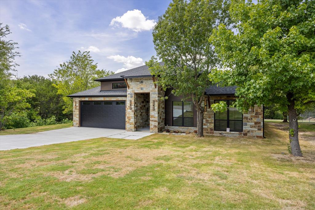 210 Knob Hill Drive Property Photo 3