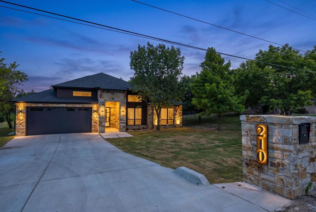 210 Knob Hill Drive Property Photo 4